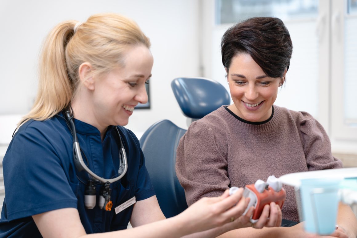 Moderne Implantatversorgungen – Lebensqualität durch neue Zähne